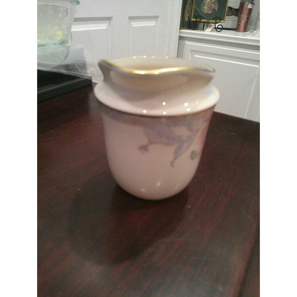 Lenox Westwood  China Pattern ( Retired 1991 ) Creamer  floral pattern gold Trim